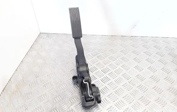 Mercedes-Benz A W169 Accelerator throttle pedal 91736020