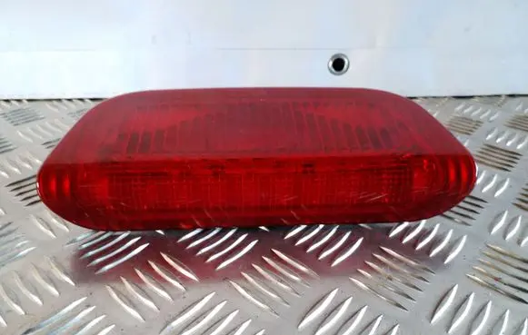 Nissan Juke I F15 Third/center stoplight