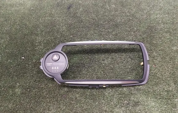 Toyota Yaris Radio/GPS head unit trim 864510D030