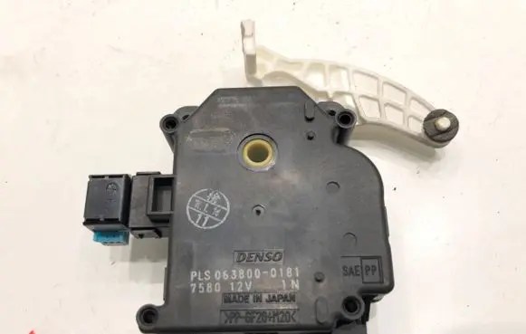 Lexus CT 200H Air flap motor/actuator 0638000181