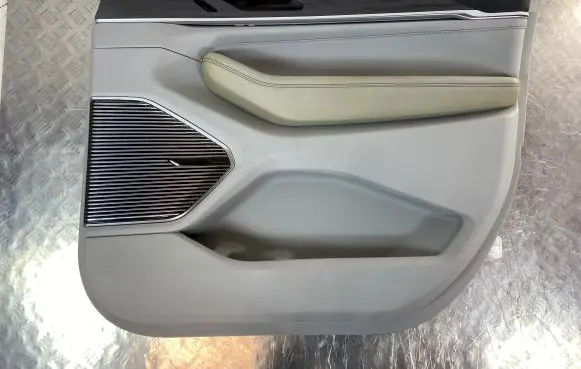 Jeep Grand Cherokee WL Front door card panel trim