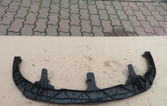 Front bumper lip