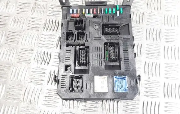 Citroen C4 I Fuse module 281133997A1 281133468A 216761594H