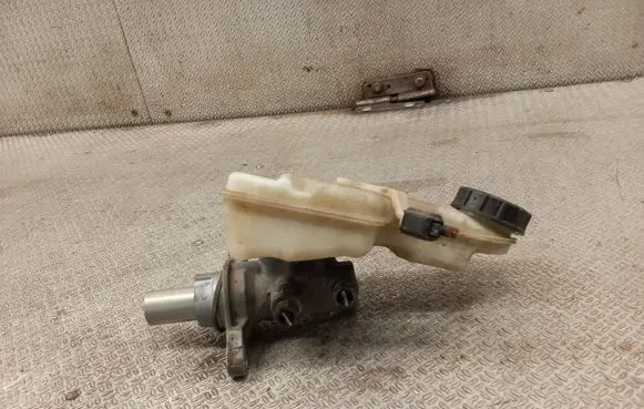 Ford Focus Master brake cylinder AV612140J