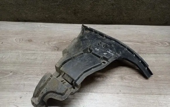 Volvo V70 Front bumper mounting bracket 08693182