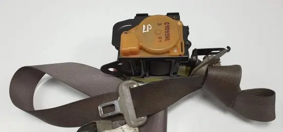 Mitsubishi Grandis Front seatbelt TK-AF2-N693