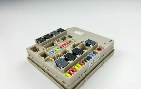 Renault Clio III Fuse module 902663A