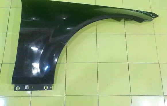 Mercedes-Benz C W204 Fender PRZOD PRAWY