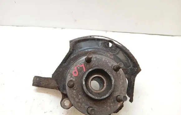 Nissan X-Trail T30 Front wheel hub spindle knuckle