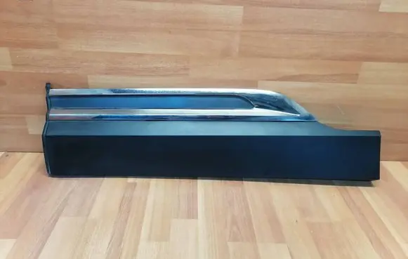 Rear door trim (molding)