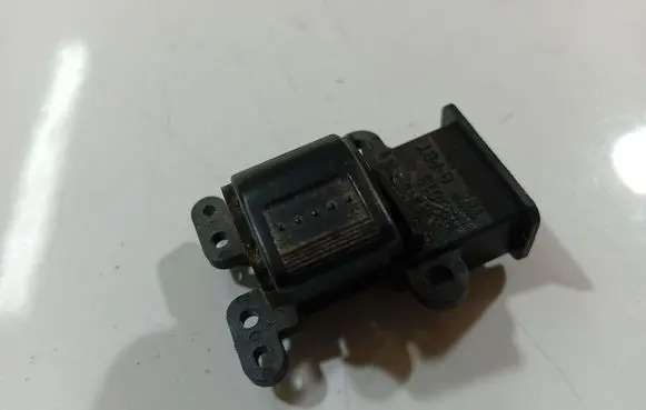 Honda CR-V Electric window control switch M20013