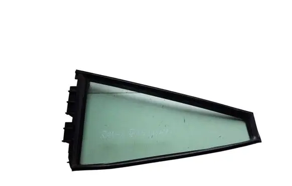 Toyota RAV 4 (XA30) Rear vent window glass 6818842040