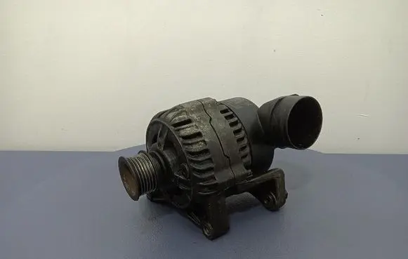 BMW 5 E39 Generator/alternator 14329771