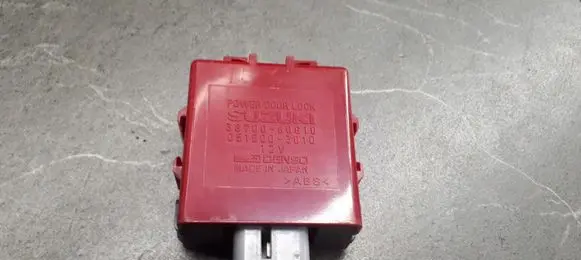 Suzuki Baleno EG Fuel pump relay 38700-60610