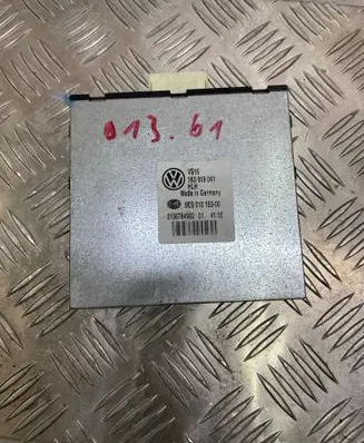 Volkswagen Golf SportWagen Power management control unit 1K0919041 8ES01015300 0136784982