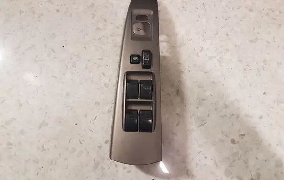 Toyota Prius (XW20) Electric window control switch 8482047012 515358HM4701