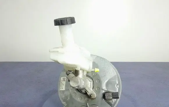 Dacia Sandero Brake booster 472101095R
