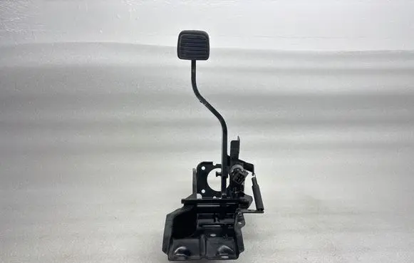 Opel Frontera B Clutch pedal 