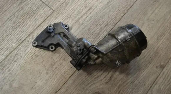 Mercedes-Benz GL X164 Oil filter mounting bracket A6421800010