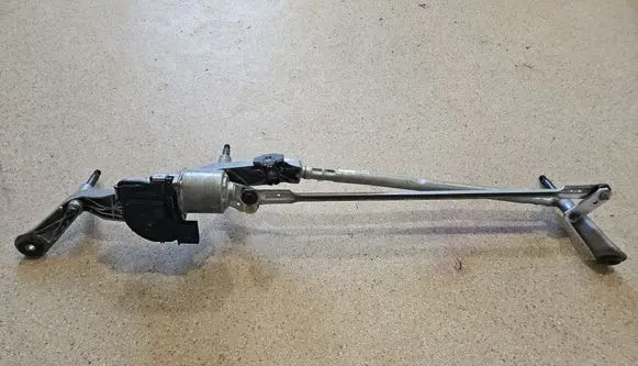 Front wiper linkage and motor