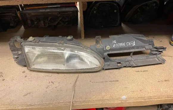 Ford Mondeo MK I Headlight/headlamp 93BG13N010AB 35381748