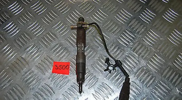 Skoda Octavia Mk1 (1U) Fuel injector 028130203E