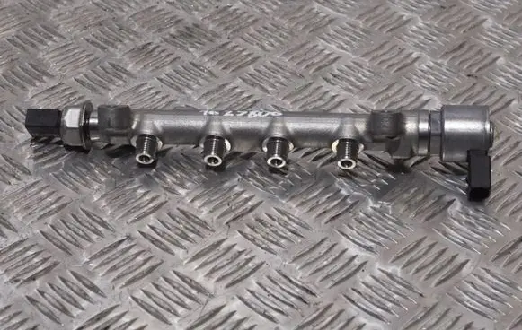 Audi A1 Fuel main line pipe 04L089E
