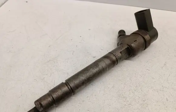 Fuel injector