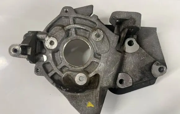 Renault Scenic I Engine mounting bracket 8200139366 8200065971