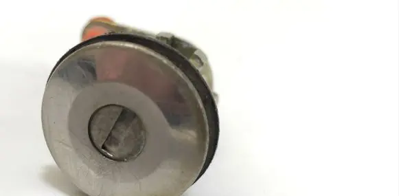 Chrysler PT Cruiser Front door lock (next to the handle) 