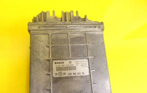 Volkswagen Golf III Engine control unit/module 028906021GG 0281001649