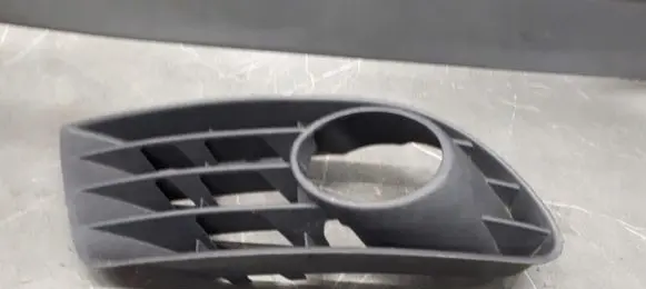 Volkswagen Golf V Front bumper lower grill 5M0853665C