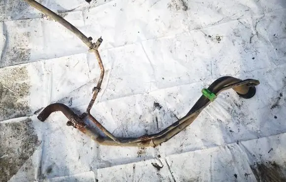 Toyota Corolla Verso E121 Fuel tank filler neck pipe 