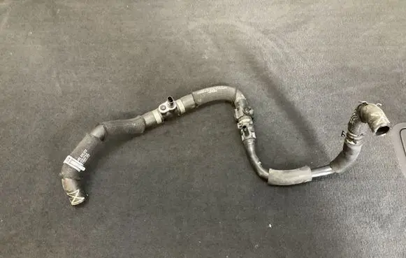 Audi e-tron Electric car engine cooling hoses/pipes 4KL819372C
