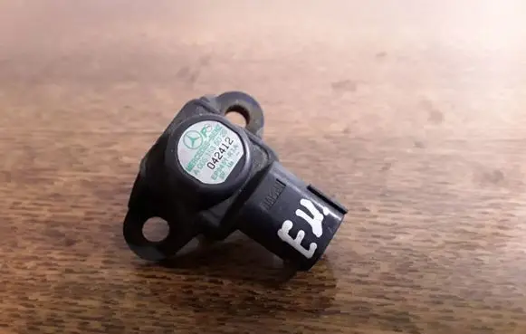 Mercedes-Benz Vito Viano W639 Air pressure sensor A0051535028