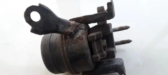 Toyota Avensis Verso Engine mount bracket