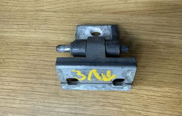 Volvo XC90 Rear door lower hinge 
