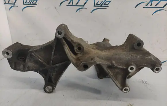 Volkswagen Transporter - Caravelle T4 Generator/alternator bracket 074145169D