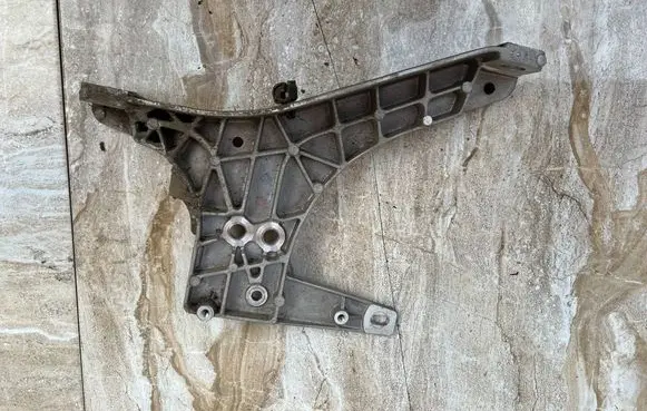 Volvo C40 Holder (bracket) 32267440 AEB0403 43500