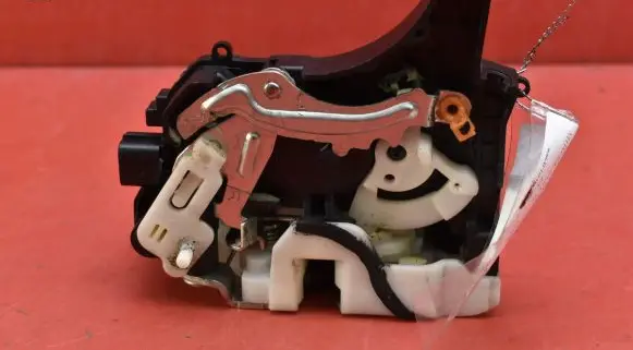 Mitsubishi Outlander Rear door lock