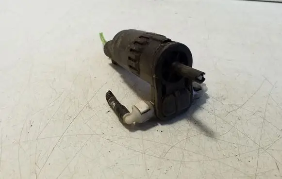 Volkswagen Golf V Windscreen/windshield washer pump 1K6955651