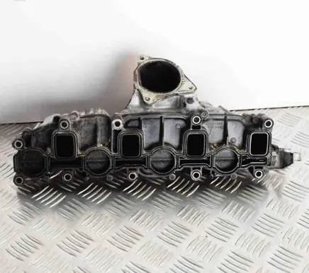 Volkswagen PASSAT B6 Intake manifold 03L129711E
