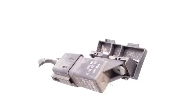 Skoda Octavia Mk2 (1Z) Glow plug pre-heat relay 038907281D 0281003038