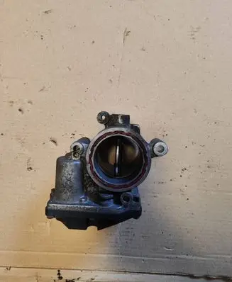 Volkswagen PASSAT B7 Throttle body valve 