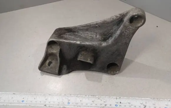 BMW 5 E39 Engine mounting bracket 6750441 6576