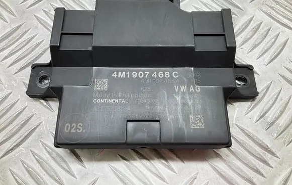 Audi A4 S4 B9 Gateway control module 4M1907468C