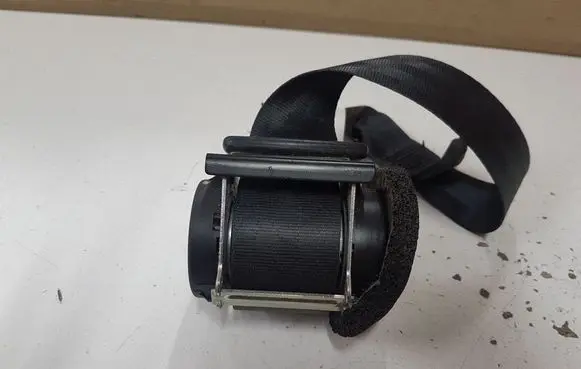 Toyota Avensis T270 Rear seatbelt 609311300B 6101759