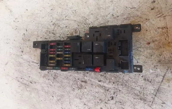 Volvo V70 Fuse box set 30728008 155324 518828108
