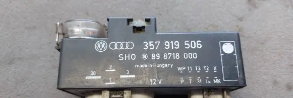 Volkswagen Golf III Coolant fan relay 357919506 898718000