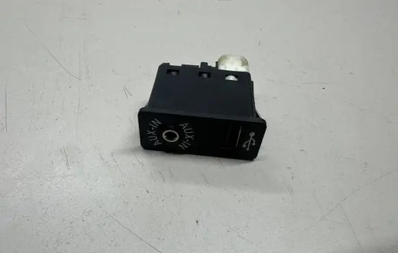 BMW 5 E60 E61 AUX in-socket connector 9237653